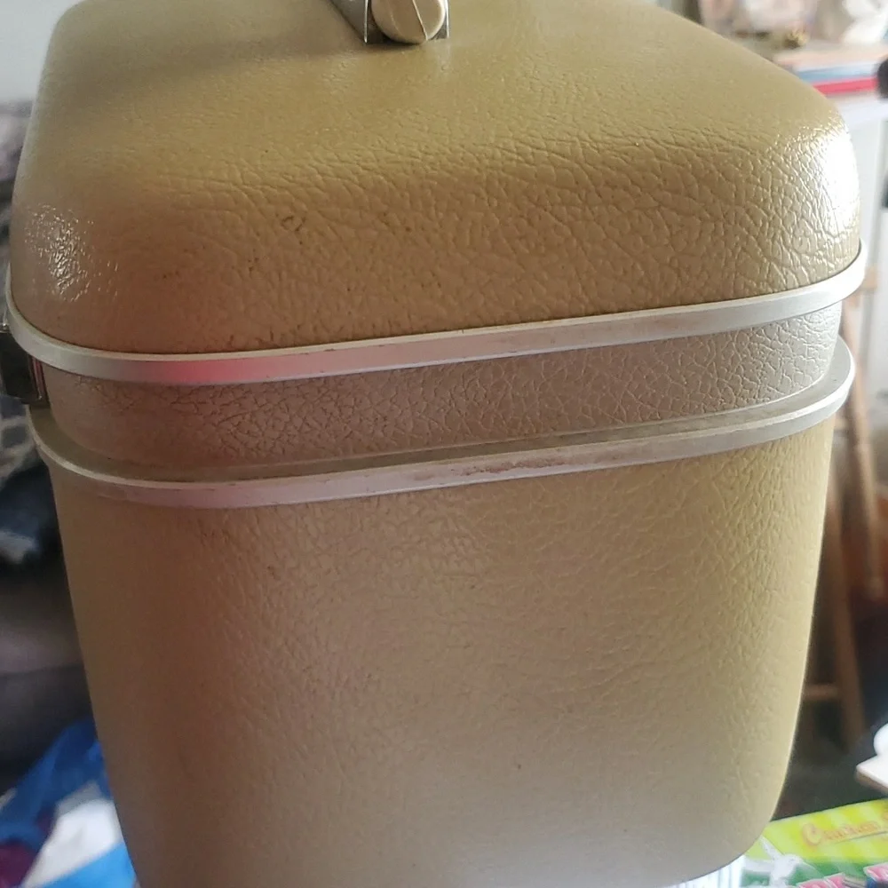 BEIGE VINTAGE CORONA HARD-CASE